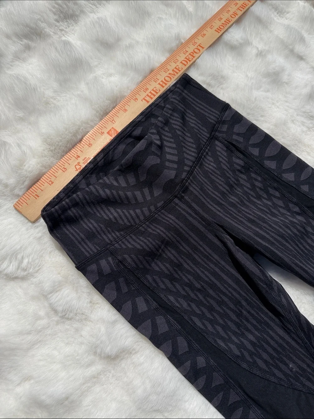 Alo yoga goddess leggings with mesh paneling XS